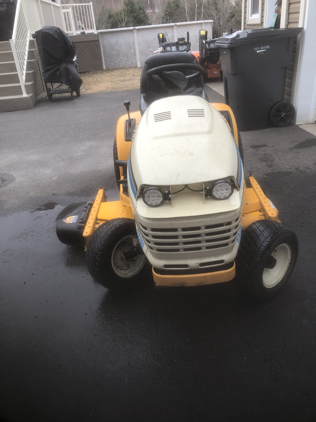 tracteur in Lawnmowers & Leaf Blowers in Granby - Image 7