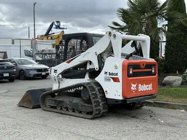 2017 Bobcat T740 Skid Loader in Heavy Trucks in Regina - Image 8