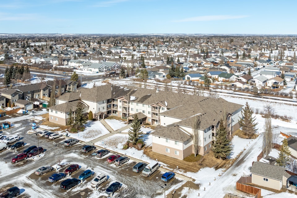 Renovated 2 bedroom at Lonsdale Court 3