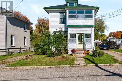 Welcome to 43 Bank Street, a charming 3-bedroom, 3-bathroom two-storey home offering plenty of space...