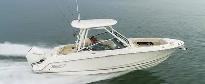 MLM - Muskoka Region Family friendly and outfitted for fun, the 240 Vantage is a sleek, stylish 24-f...