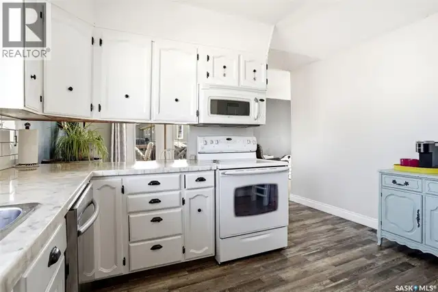 230 Prairie AVENUE Briercrest, Saskatchewan in Houses for Sale in Moose Jaw - Image 14