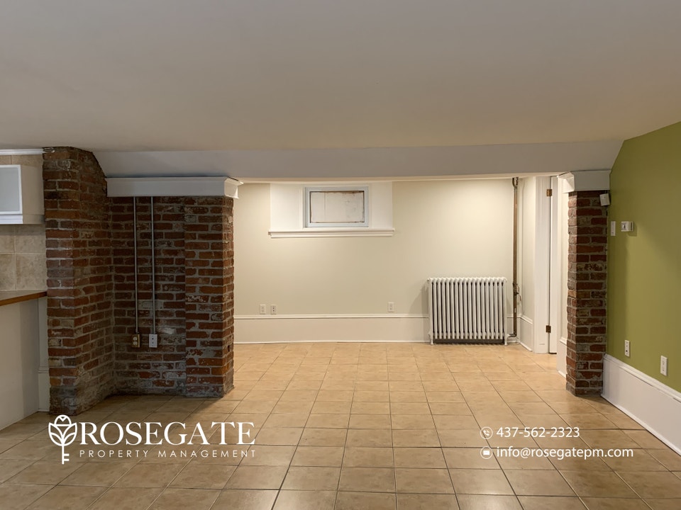 Pet-Friendly 1-Bedroom + Den Multiplex in Hamilton 5