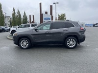 Heated mirrors, Cold Weather Group, safety tech, and smart connectivity make this 2019 Jeep Cherokee... (image 2)