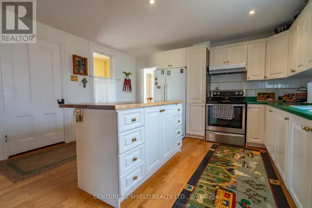 19143 COUNTY RD 2 South Glengarry, Ontario in Houses for Sale in Cornwall - Image 16