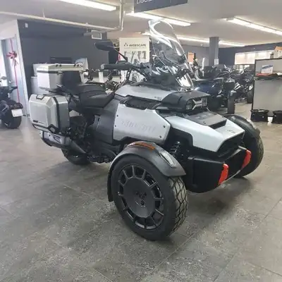 Lapointe Sports Inc CAN-AM Canyon XT 2025 Le Canyon XT est parfait pour deux avec un dossier passage...