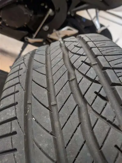 IF U SEE THE AD TIRESS TILL FOR SALE 2 x 225/45/17 DUNLOP signature all season tires 85%tread Dot202...