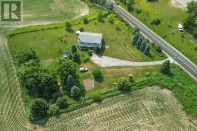 The best of both worlds with this country Bungalow set on lovely rolling hills yet only 2 mins drive...