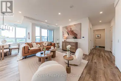 Welcome to Vendôme, one of Unionville's most prestigious luxury residences. This rare and expansive...