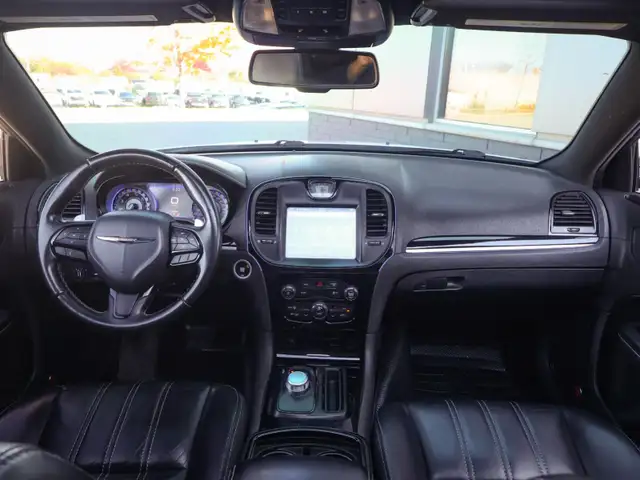 2017 Chrysler 300604579847378063369