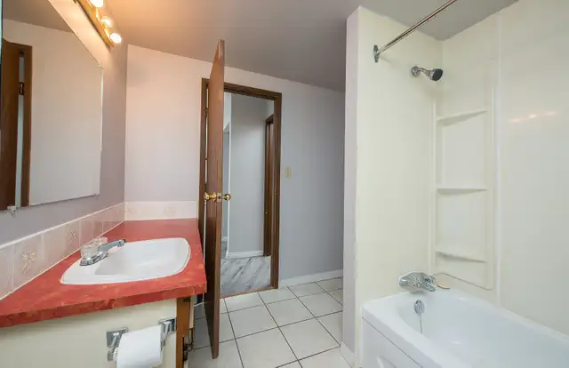 Carlton Court - 1 BED ROOM Apartment for Rent in Long Term Rentals in Edmonton - Image 20