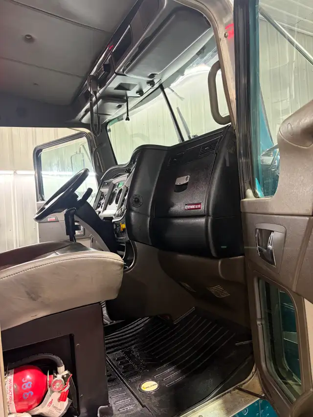 2017 Kenworth T800 Tridrive in Heavy Trucks in Prince Albert - Image 12