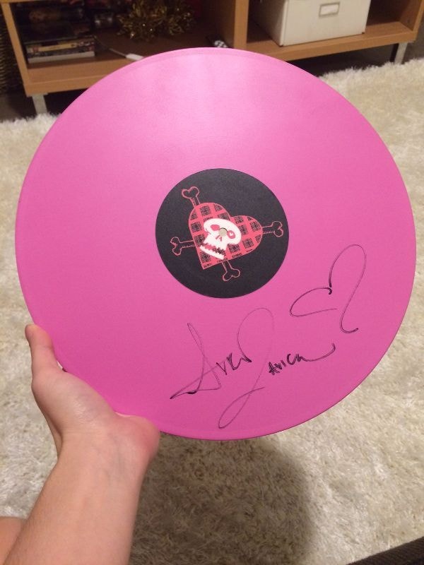 Looking for this Avril Lavigne item It was 4 sale here on Kijiji Arts