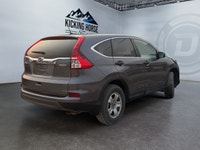 Experience year-round confidence and everyday versatility in this 2016 Honda CR-V LX AWD. Powered by... (image 4)