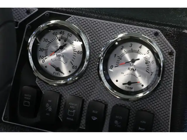 2025 Lund 1650 Rebel XL Sport + MERCURY 90 HP & Remorque in Powerboats & Motorboats in Laurentides - Image 13