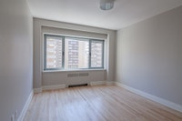 Semi-renovated Akelius two bedroom apartment for rent. Located near Doctor Penfield & De La Montagne... (image 8)