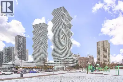 Luxury M City 2 Condo - Prime location near Square One Shopping Centre. Bright and spacious with abu...