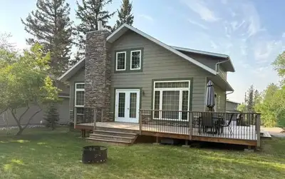 R36//Clear Lake/Tucked away in the rugged beauty of Riding Mountain National Park, this 11-cabin res...