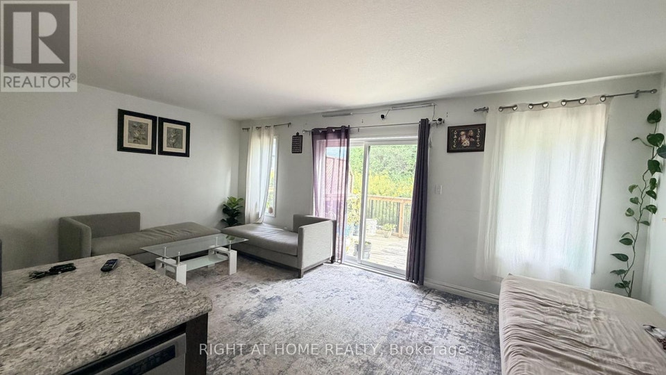 71 WOODEDGE CIRCLE Kitchener, Ontario 4