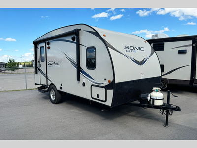 Find a single slide, u-shaped dinette, and much more in the 167VMS Sonic Lite travel trailer by Vent...