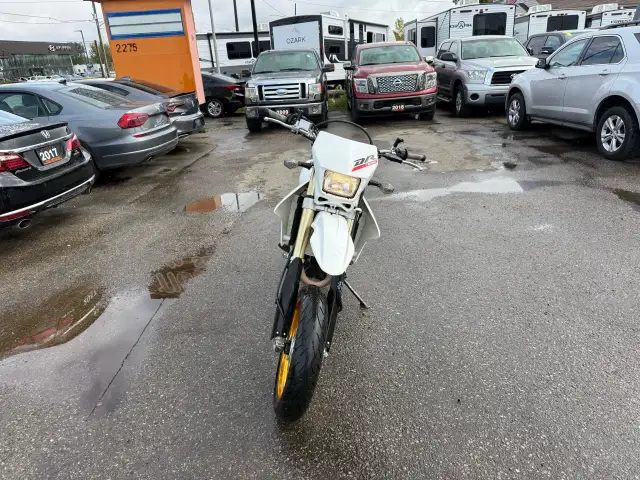 2019 Suzuki DRZ-400 SM, DUAL SPORT, SUPERMOTO, GOLD WHEELS in Sport Touring in London - Image 9