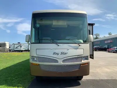 2008 Newmar Bay Star 3304 — Class A Motorhome The 2008 Newmar Bay Star 3304 is a Class A motorhome k...