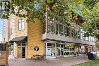 Welcome to Essencia Verde, where pet-friendly living meets the vibrant heart of Cook St. Village! Th...