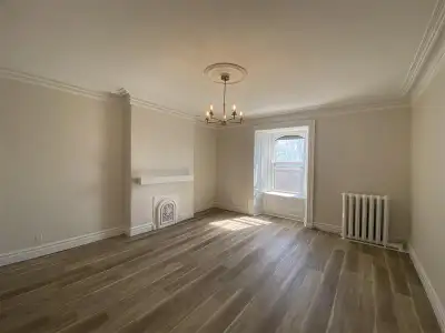 Penthouse-Style 3 Bedroom Apartment Overlooking Queen Square Experience elevated living in this stun...