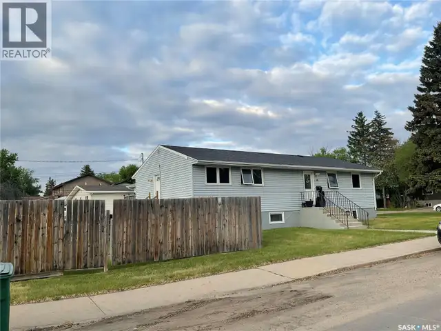 302 Dunlop STREET Saskatoon, Saskatchewan in Houses for Sale in Saskatoon - Image 22