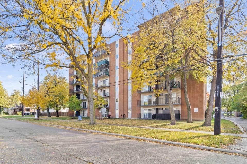 Sandwich Tower Apartments - 1 Bedroom, 1 Bath Apartment for Rent 2