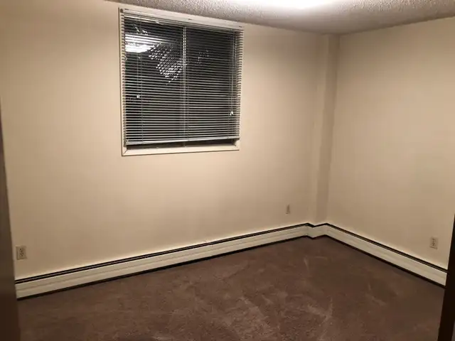 Super large 2 bed corner suite in Sunnyside near LRT, SAIT, DT 4 in Room Rentals & Roommates in Calgary - Image 6