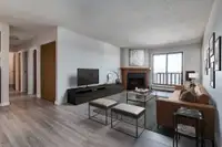Modern Apartments with Air Conditioning - Cloverdale Manor - Apa