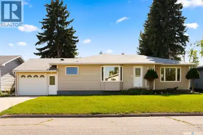Welcome to 433 9th Avenue W! This 3-bedroom, 2-bath, 1,281 sq/ft bungalow offers plenty of room for...