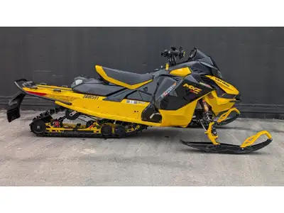 2024 Ski-Doo MXZ X-RS w/ COMP Pkg 850 Turbo R Ice RipXT 1.5in. SHOT w/ 10.25in. Touch YLW Single own...