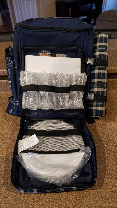 Never used-Picnic kit backpack for 4 people. in BBQs & Outdoor Cooking in Saint John - Image 2