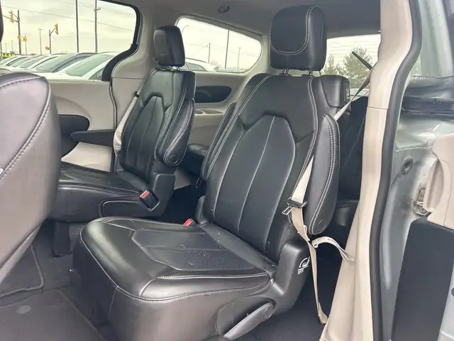 2023 Chrysler Pacifica Touring L AWD4329205524024627212