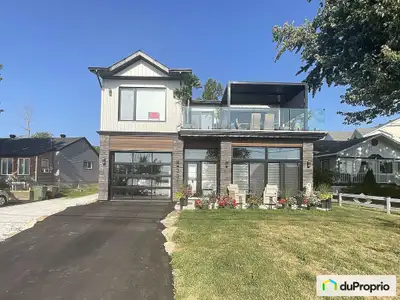 Belle maison contemporaine 2024 avec bord de l'eau navigable descente de bateau directement sur votr...