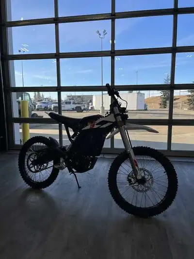 2026 Zero Motorcycles XB NA LI 2.4Whether you're weaving through trails or cutting loose on the flat...