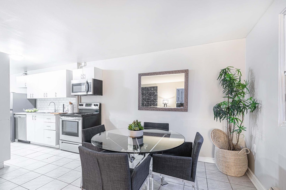 Two Bedroom Apartment Downtown London + New Fitness Room! 5