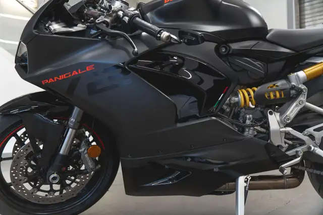 2025 Ducati Panigale V2 *BAS KMs!*553399213663856645