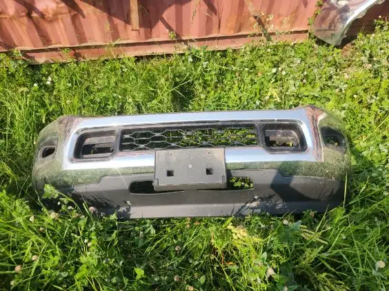 DODGE BUMPER 2500/3500 2018 in Auto Body Parts in Edmonton - Image 2