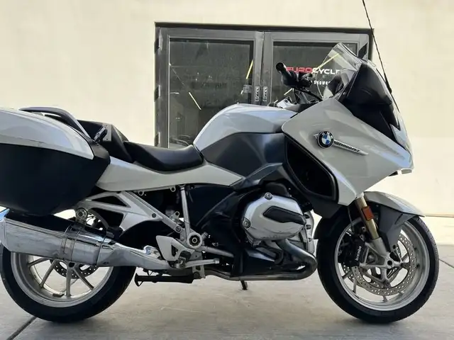 2018 BMW R 1200 RT ALPINE WHITE PREMIUM-WHITE! in Street, Cruisers & Choppers in Saskatoon - Image 11