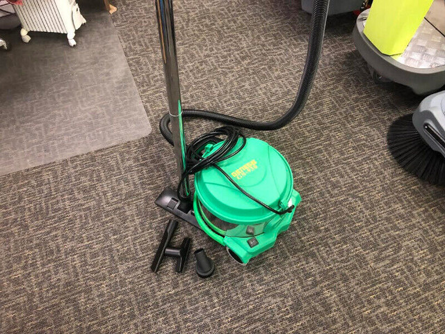 Vacuum Cleaner 3-Gallon (NEW-FREE SHIPPING) dans Aspirateurs  à Ville de Québec