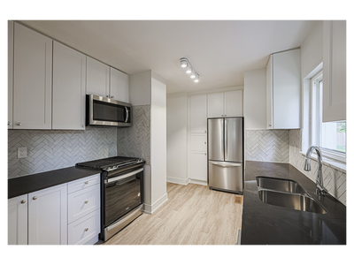 Building Features 2029-2055 Victoria Park Ave. is located close to Ellesmere Rd. and is minutes away...