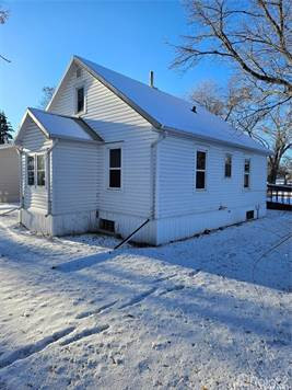 501 2nd STREET in Houses for Sale in Regina - Image 3