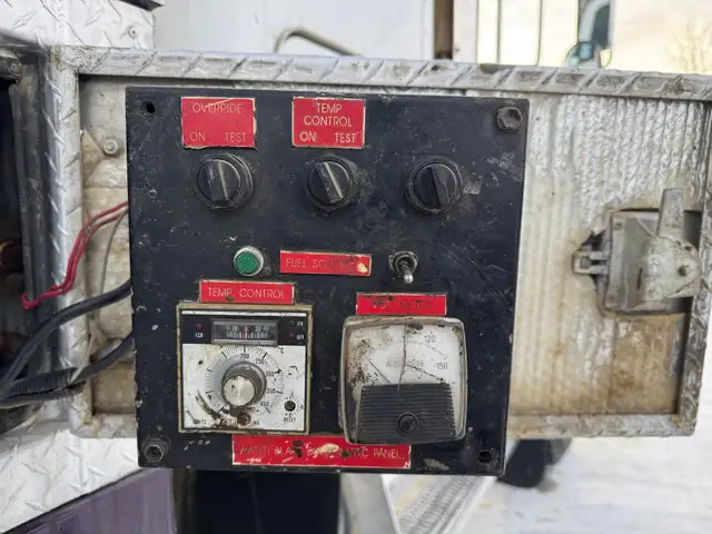 2005 PETERBILT 378 in Heavy Trucks in Saskatoon - Image 48