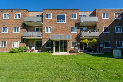 Building Description $1000 OFF FIRST MONTHS RENT FOR MILITARY & EMERGENCY RESPONDERS* *Conditions ap...