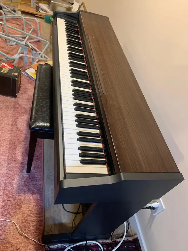 Yamaha YDP-213 electric Digital Piano in Pianos & Keyboards in City of Montréal - Image 3