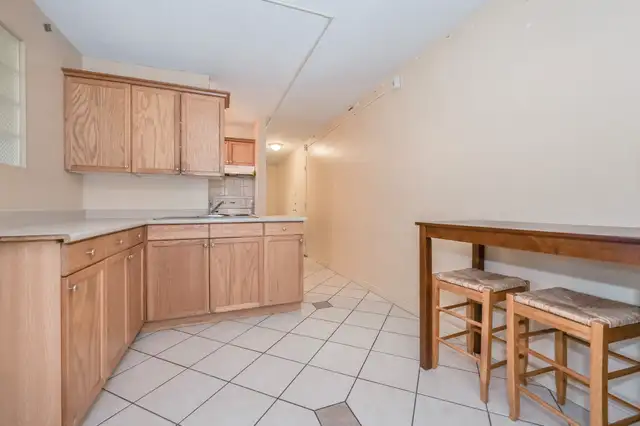 4 Bedroom Student Rooms Steps From Laurier! - $1,000 Gift Card!! in Room Rentals & Roommates in Kitchener / Waterloo - Image 7