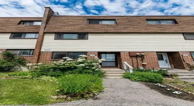Price: $749,900 / $2,845/mo This beautiful open concept 3 story condo townhouse owned by the same fa...